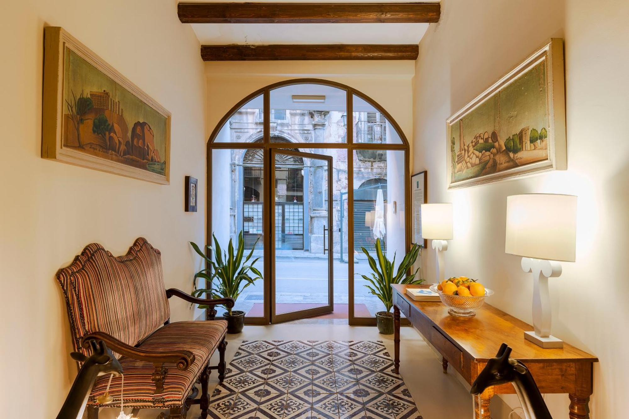 Palazzo Arone Dei Baroni Di Valentino Hotel Palermo Exterior photo